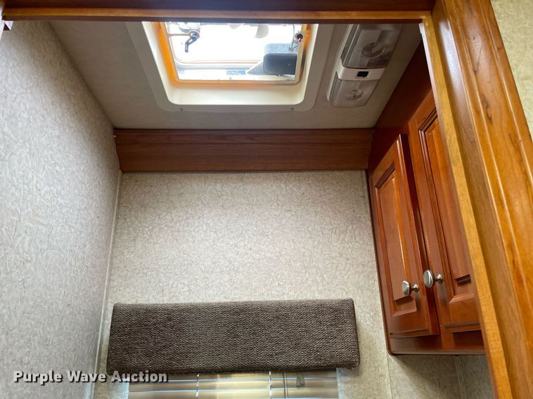 image for item LS9510 2005 Gulf Stream Friendship G7  RV