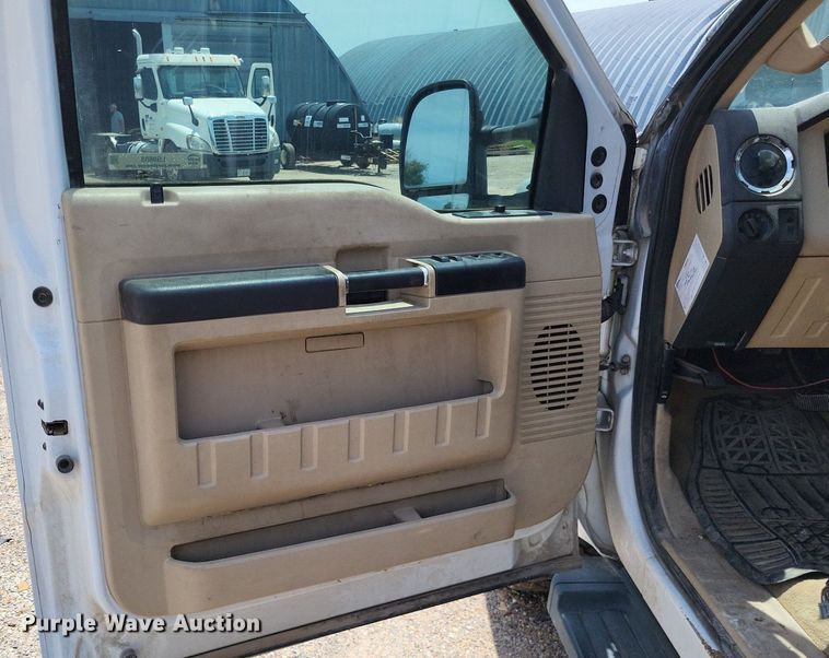 image for item LS9603 2008 Ford F250 Super Duty XLT  Crew Cab pickup truck