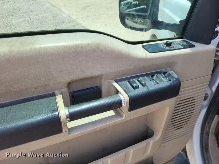 image for item LS9603 2008 Ford F250 Super Duty XLT  Crew Cab pickup truck