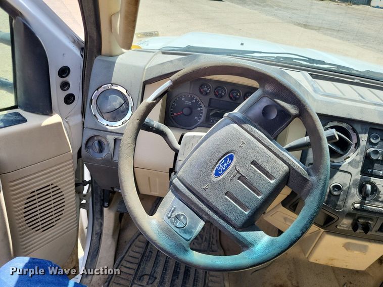 image for item LS9603 2008 Ford F250 Super Duty XLT  Crew Cab pickup truck