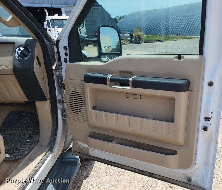 image for item LS9603 2008 Ford F250 Super Duty XLT  Crew Cab pickup truck