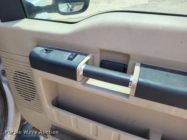 image for item LS9603 2008 Ford F250 Super Duty XLT  Crew Cab pickup truck