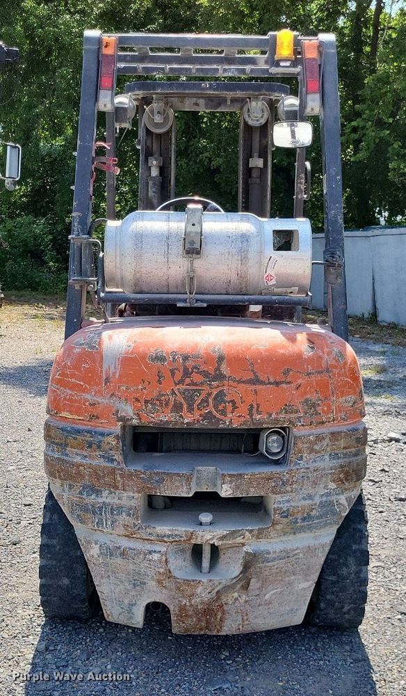 image for item LS9615 1999 Toyota 02-6FGU30  forklift