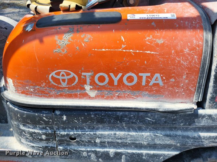 image for item LS9615 1999 Toyota 02-6FGU30  forklift