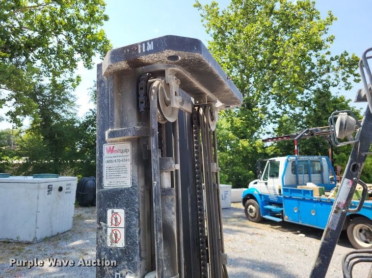 image for item LS9615 1999 Toyota 02-6FGU30  forklift