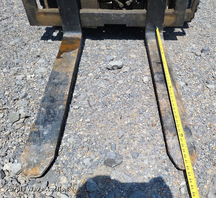 image for item LS9615 1999 Toyota 02-6FGU30  forklift