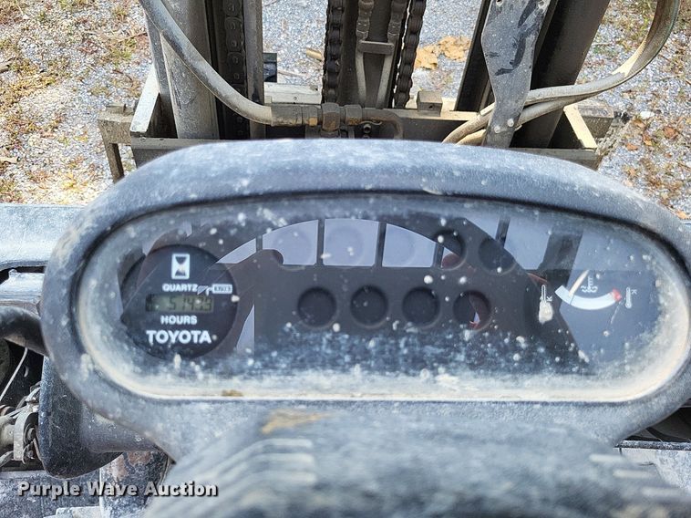 image for item LS9615 1999 Toyota 02-6FGU30  forklift