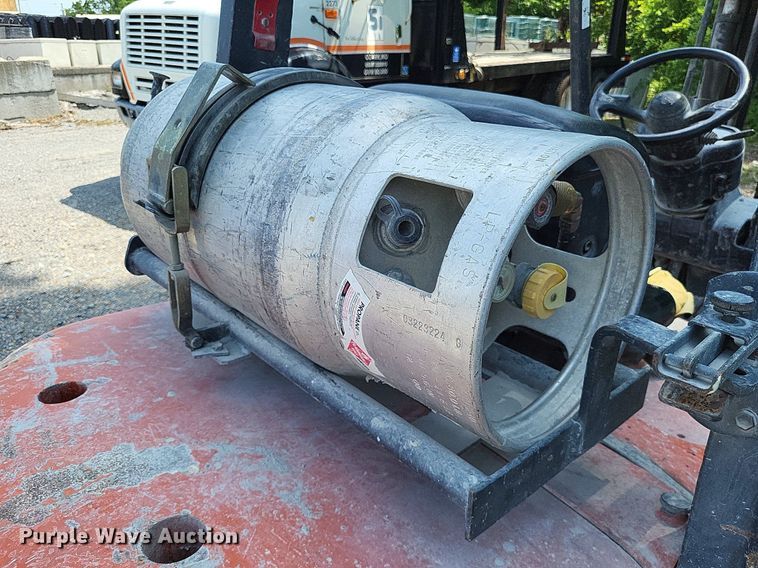 image for item LS9615 1999 Toyota 02-6FGU30  forklift