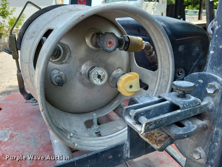 image for item LS9615 1999 Toyota 02-6FGU30  forklift