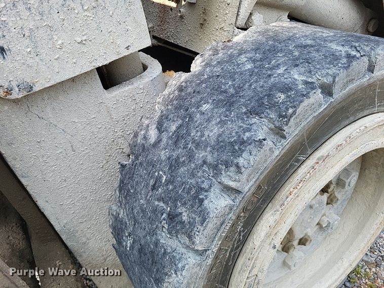 image for item LS9615 1999 Toyota 02-6FGU30  forklift