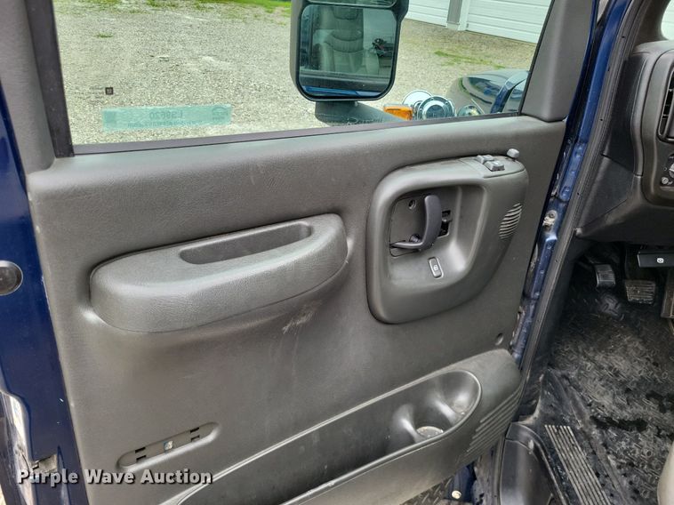 image for item LS9620 2009 Chevrolet C4500  truck cab and chassis