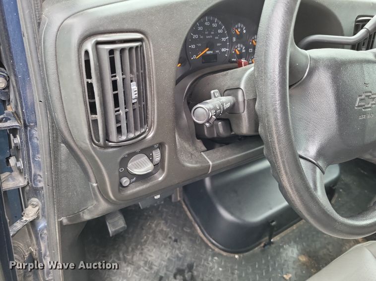 image for item LS9620 2009 Chevrolet C4500  truck cab and chassis