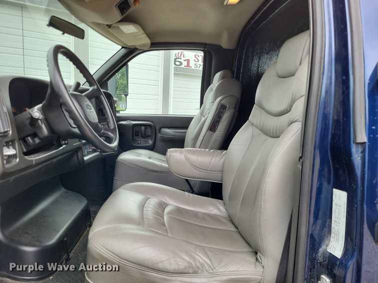 image for item LS9620 2009 Chevrolet C4500  truck cab and chassis