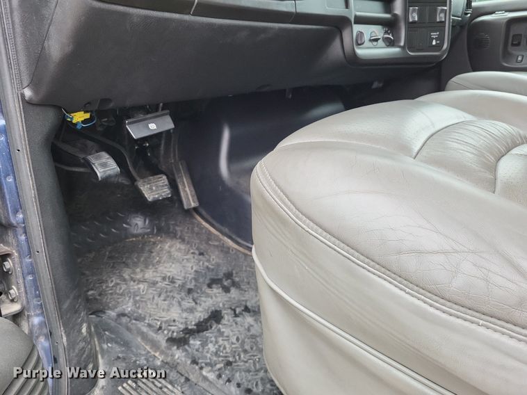 image for item LS9620 2009 Chevrolet C4500  truck cab and chassis