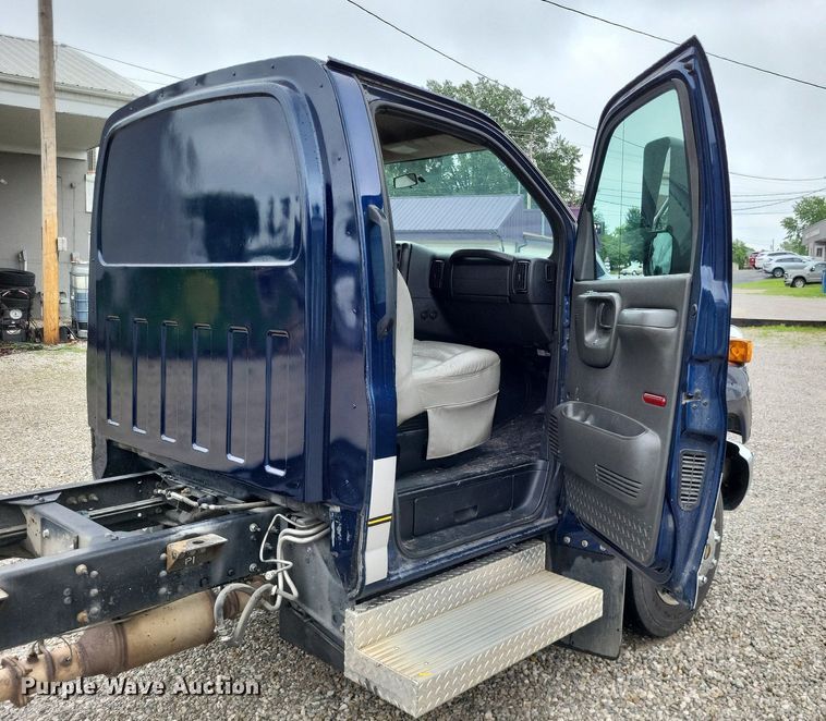 image for item LS9620 2009 Chevrolet C4500  truck cab and chassis