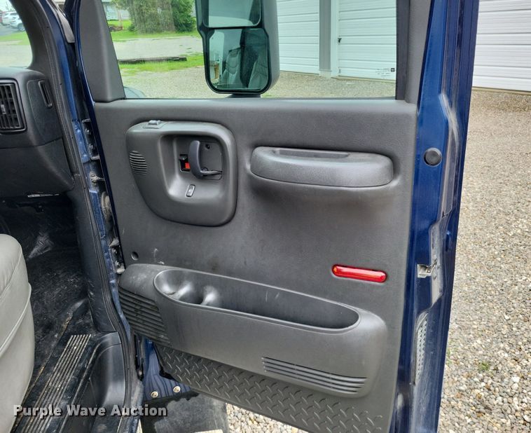 image for item LS9620 2009 Chevrolet C4500  truck cab and chassis