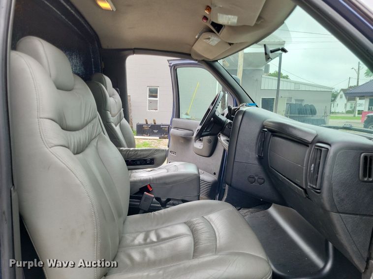 image for item LS9620 2009 Chevrolet C4500  truck cab and chassis