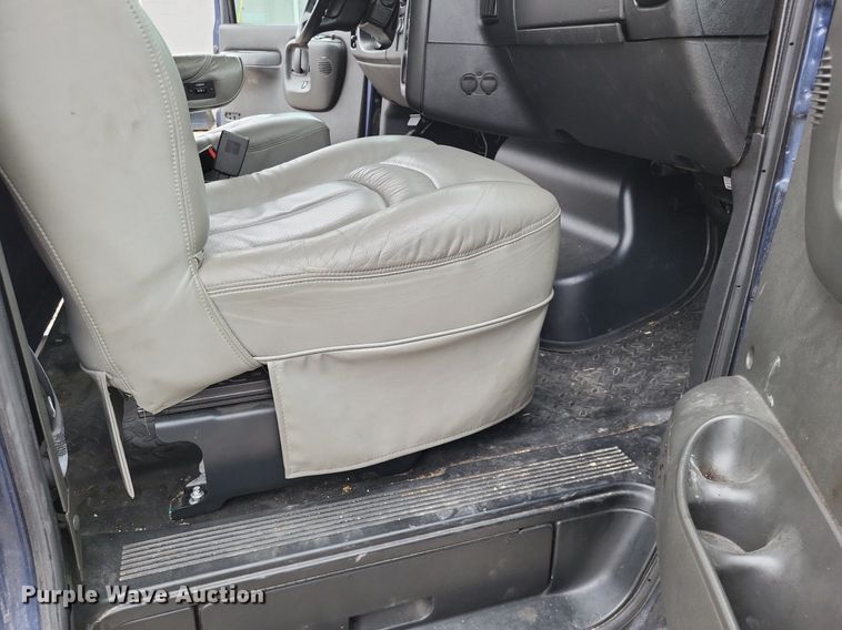 image for item LS9620 2009 Chevrolet C4500  truck cab and chassis