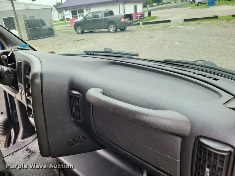 image for item LS9620 2009 Chevrolet C4500  truck cab and chassis