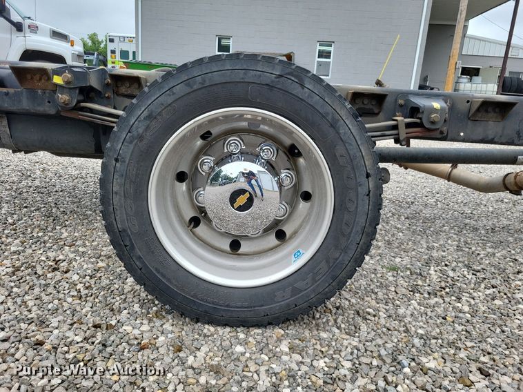 image for item LS9620 2009 Chevrolet C4500  truck cab and chassis