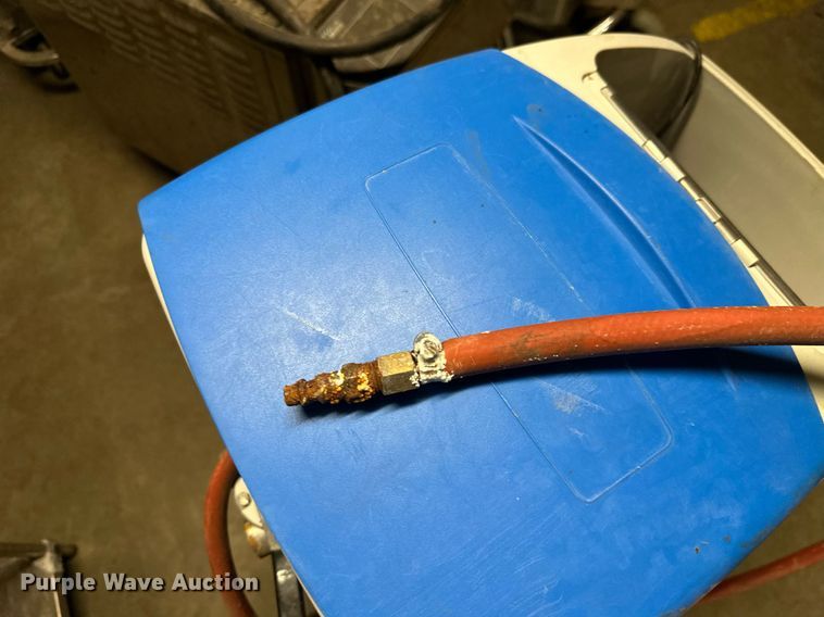 image for item MB9761 Cleaning equipment