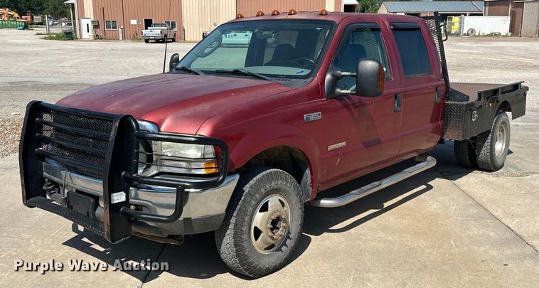 image for item MB9770 2003 Ford  F350 Super Duty  Crew Cab flatbed pickup truck