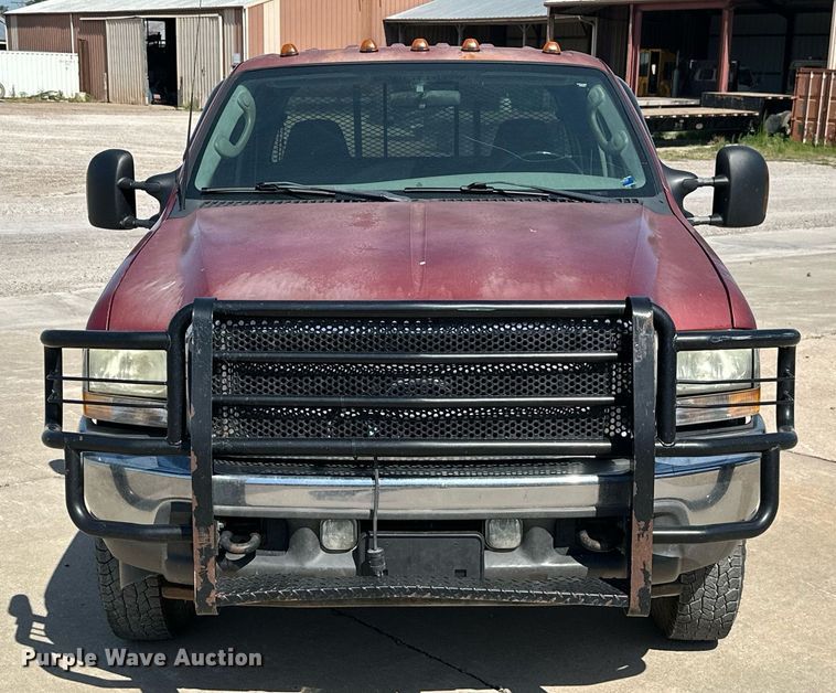 image for item MB9770 2003 Ford  F350 Super Duty  Crew Cab flatbed pickup truck