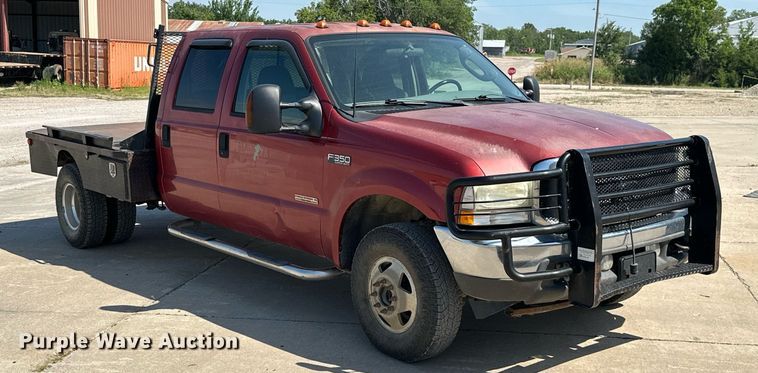 image for item MB9770 2003 Ford  F350 Super Duty  Crew Cab flatbed pickup truck