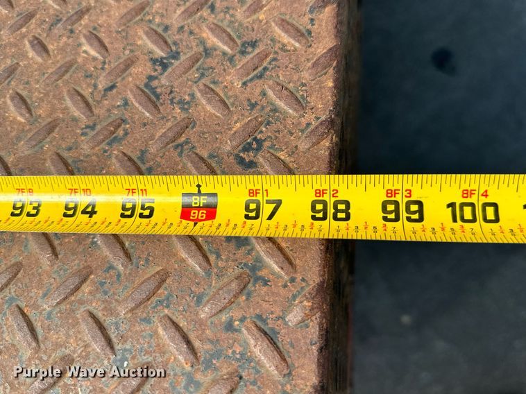 image for item MB9770 2003 Ford  F350 Super Duty  Crew Cab flatbed pickup truck