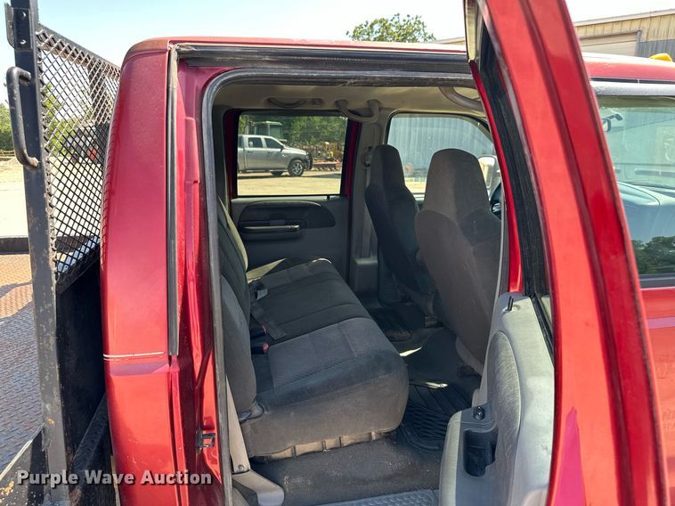 image for item MB9770 2003 Ford  F350 Super Duty  Crew Cab flatbed pickup truck