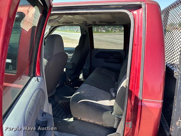 image for item MB9770 2003 Ford  F350 Super Duty  Crew Cab flatbed pickup truck