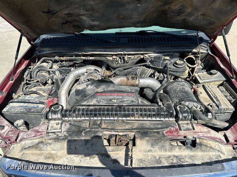 image for item MB9770 2003 Ford  F350 Super Duty  Crew Cab flatbed pickup truck