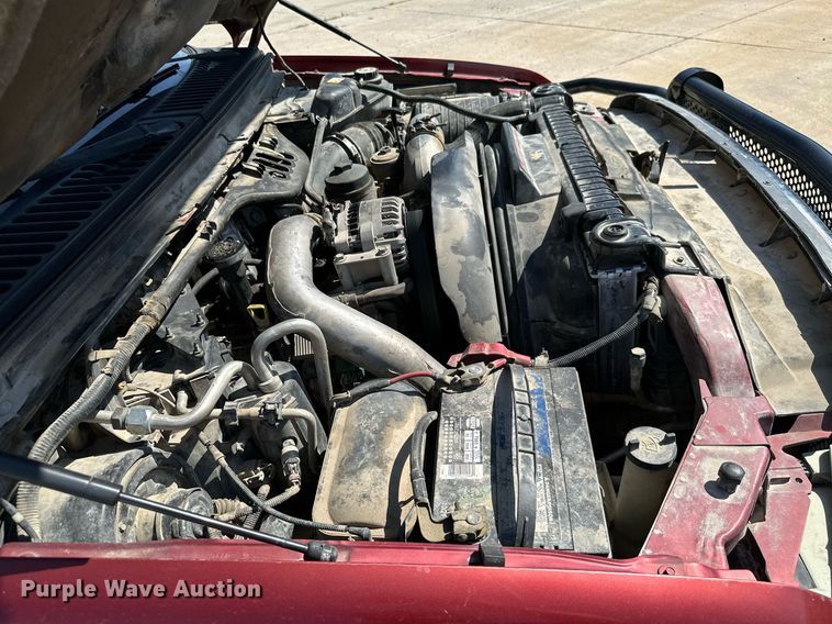 image for item MB9770 2003 Ford  F350 Super Duty  Crew Cab flatbed pickup truck