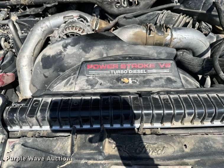 image for item MB9770 2003 Ford  F350 Super Duty  Crew Cab flatbed pickup truck