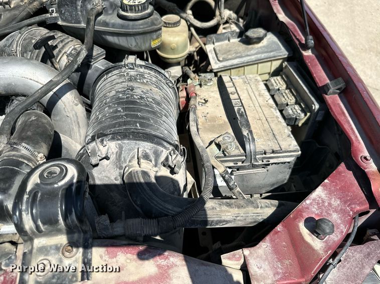 image for item MB9770 2003 Ford  F350 Super Duty  Crew Cab flatbed pickup truck