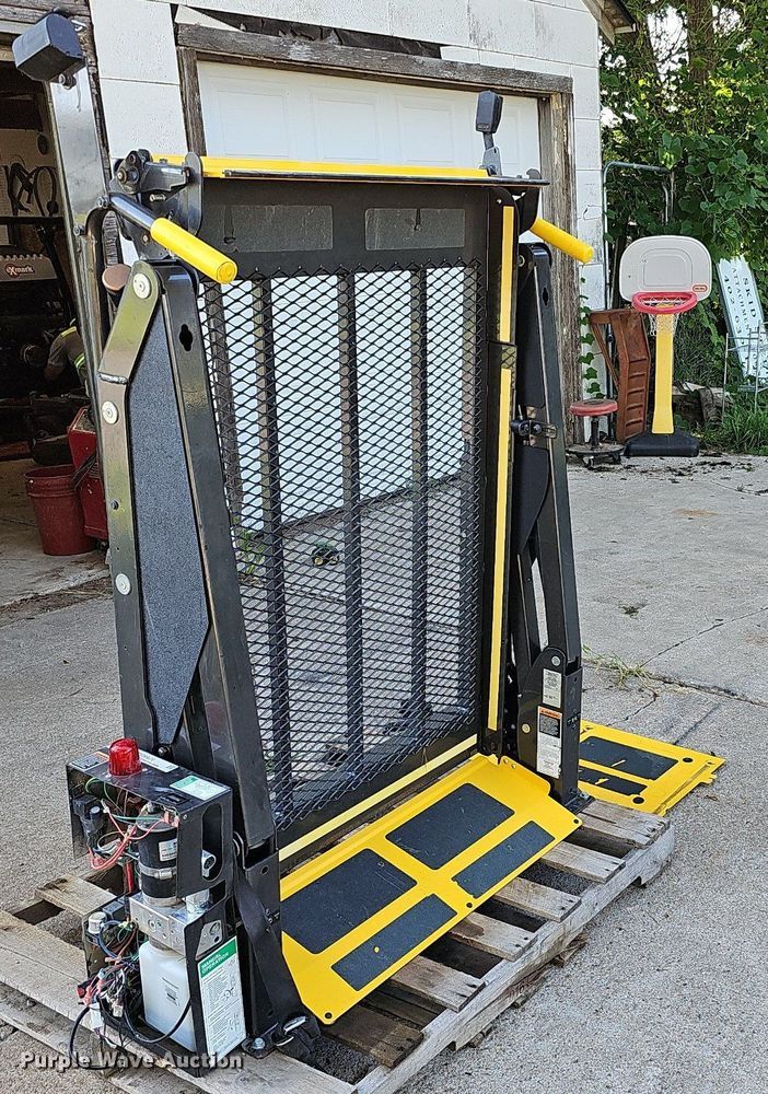 image for item MD9928 2019 BraunAbility NCL1000FIB345HB-2  wheel chair lift