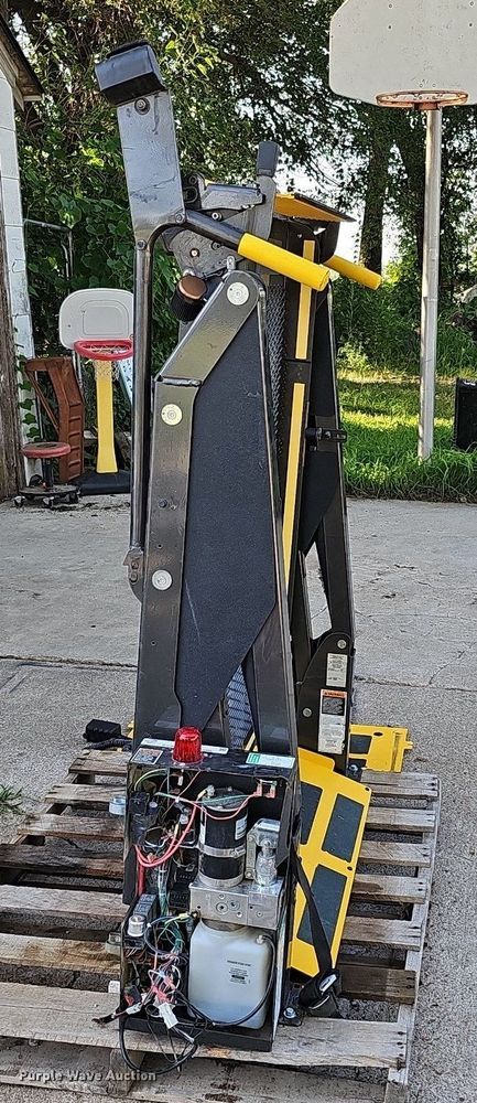 image for item MD9928 2019 BraunAbility NCL1000FIB345HB-2  wheel chair lift