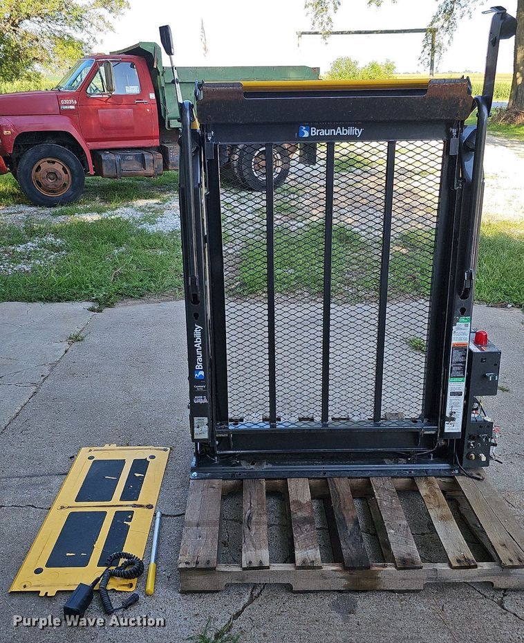 image for item MD9928 2019 BraunAbility NCL1000FIB345HB-2  wheel chair lift