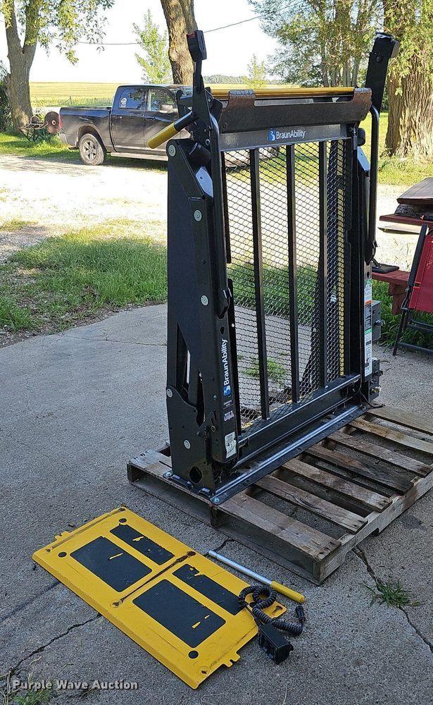 image for item MD9928 2019 BraunAbility NCL1000FIB345HB-2  wheel chair lift