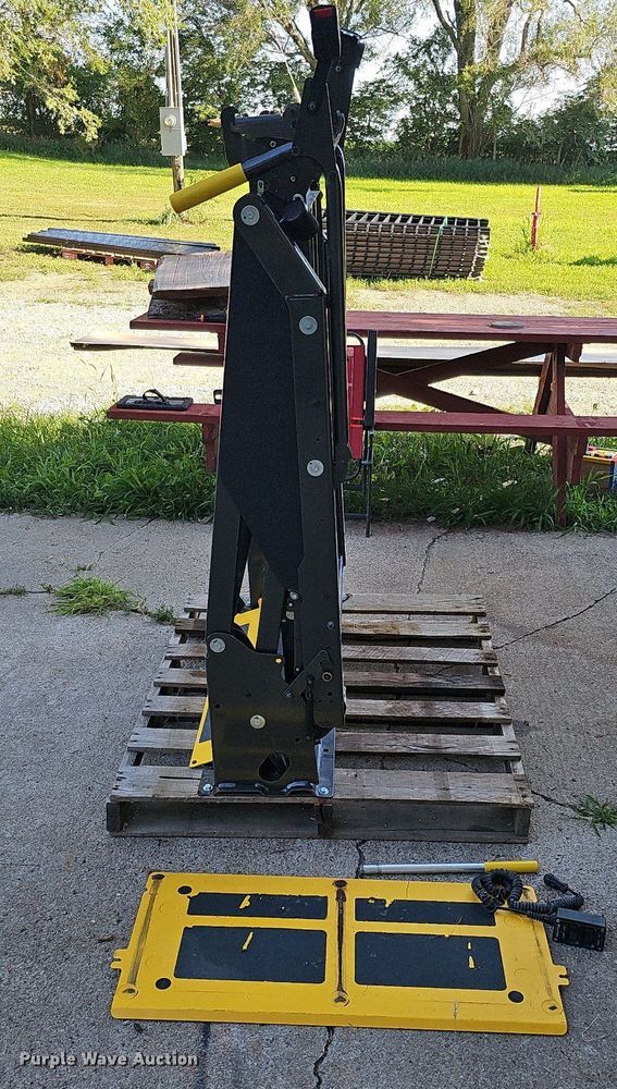 image for item MD9928 2019 BraunAbility NCL1000FIB345HB-2  wheel chair lift