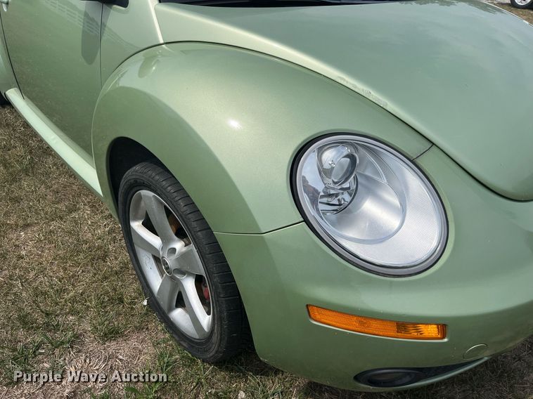 image for item MG9376 2006 Volkswagen New Beetle