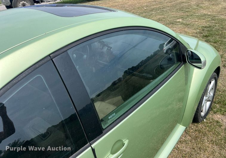 image for item MG9376 2006 Volkswagen New Beetle