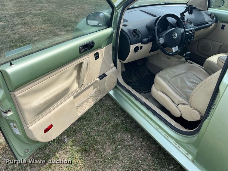 image for item MG9376 2006 Volkswagen New Beetle