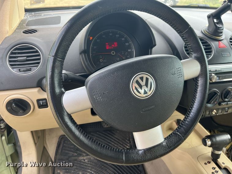 image for item MG9376 2006 Volkswagen New Beetle