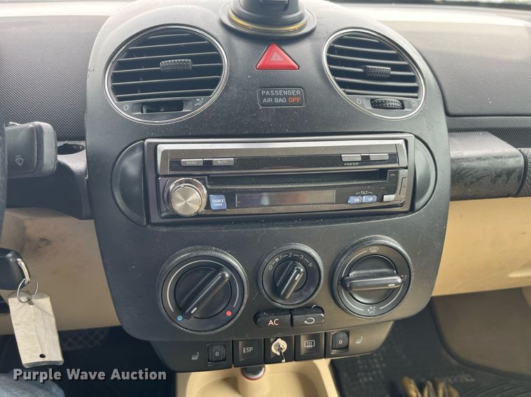 image for item MG9376 2006 Volkswagen New Beetle