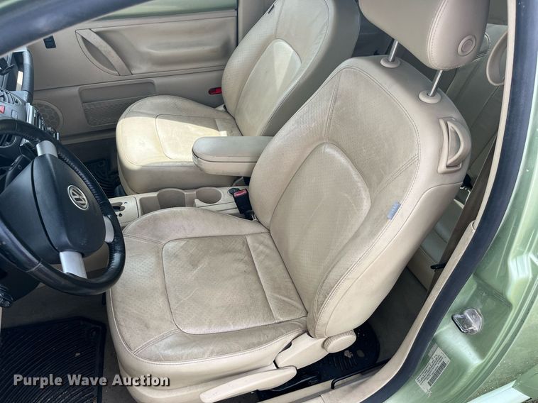 image for item MG9376 2006 Volkswagen New Beetle