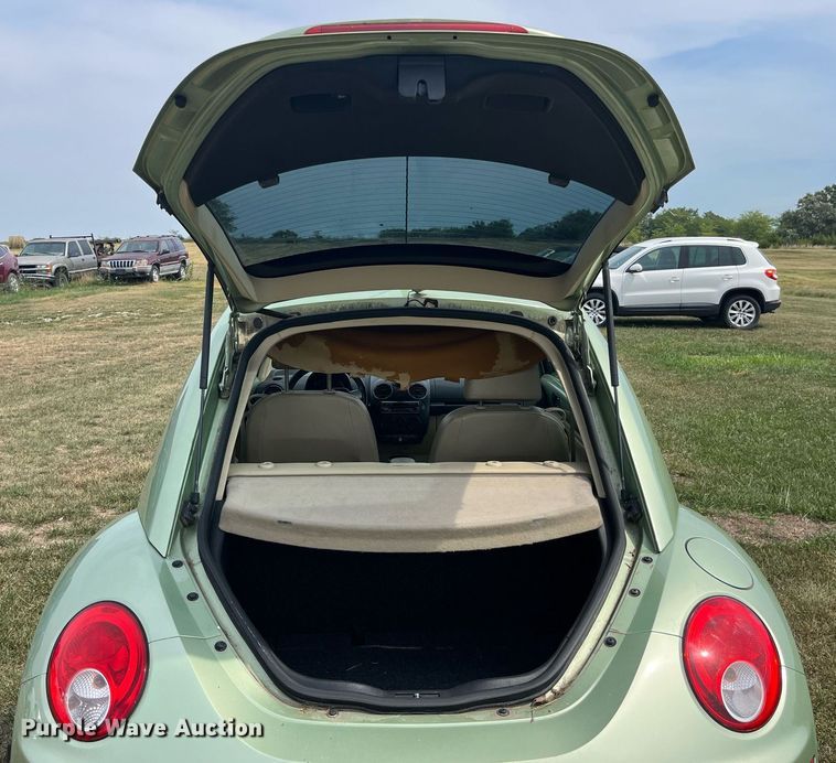 image for item MG9376 2006 Volkswagen New Beetle