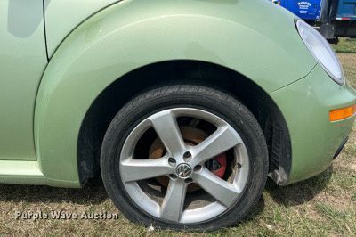 image for item MG9376 2006 Volkswagen New Beetle