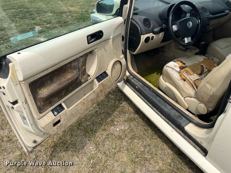 image for item MG9377 2006 Volkswagen New Beetle