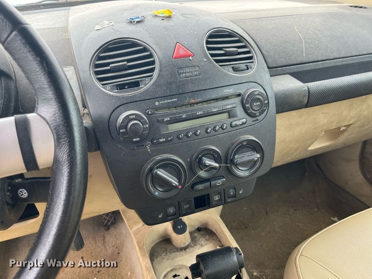 image for item MG9377 2006 Volkswagen New Beetle